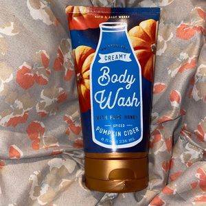 Bath and body works creamy body wash🌈